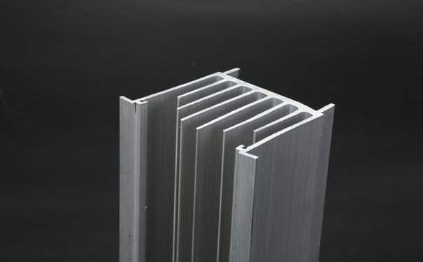 鋁合金材質的散熱器 鋁合金材質的散熱器